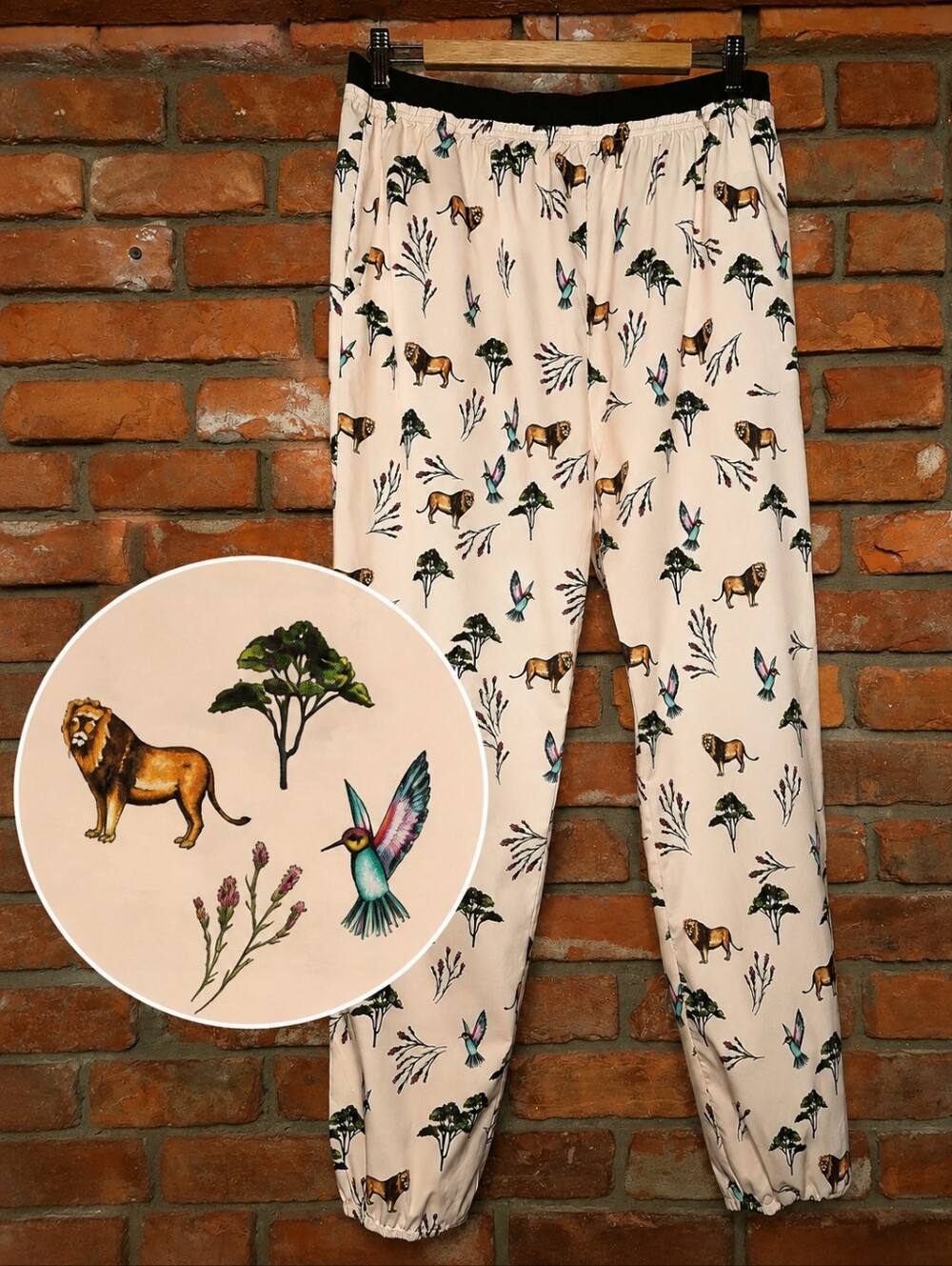 Lili Sidonio Molly Bracken Savannah Lion Hummingbird Print Jogger Pants L